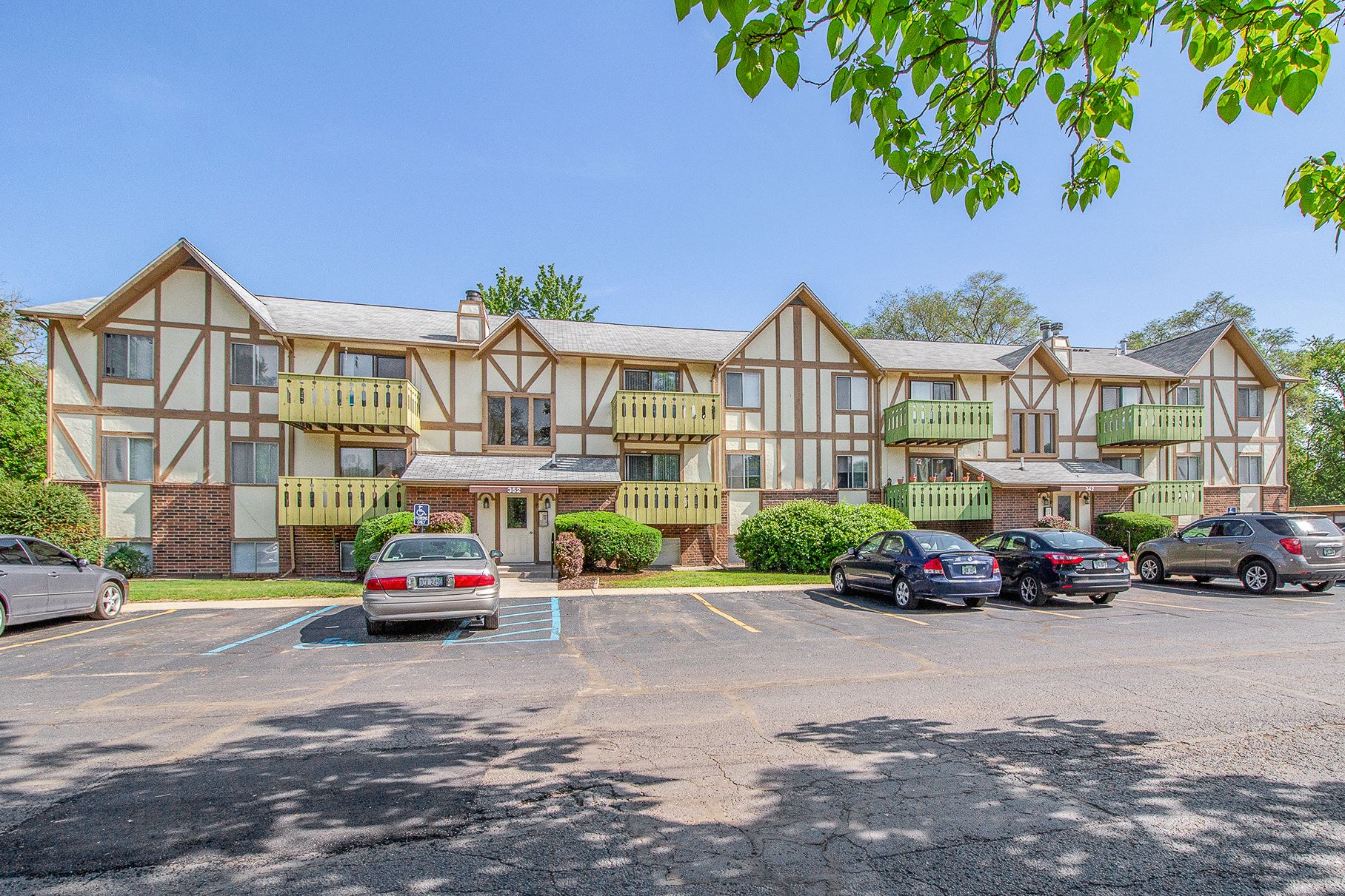 Photos and Video of Briargate Apartments in Portage, MI